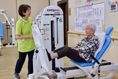 トレーニング中の機能訓練室