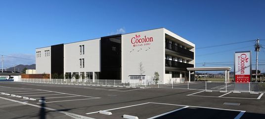 シンプルで広々とした外観