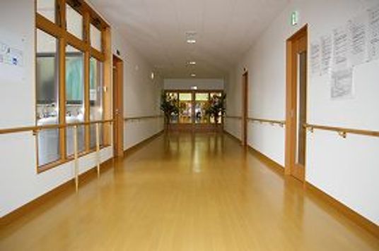 手すりのある廊下
