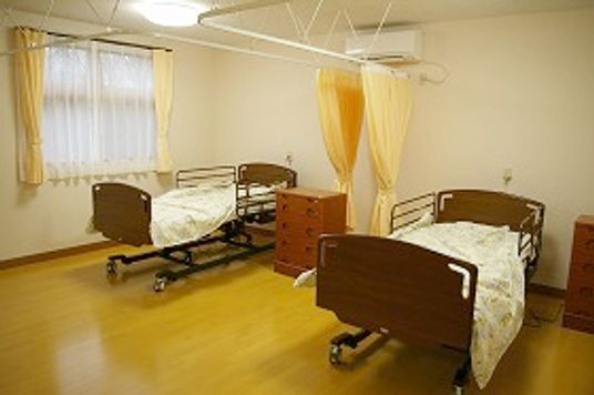 ベッドが並ぶ部屋