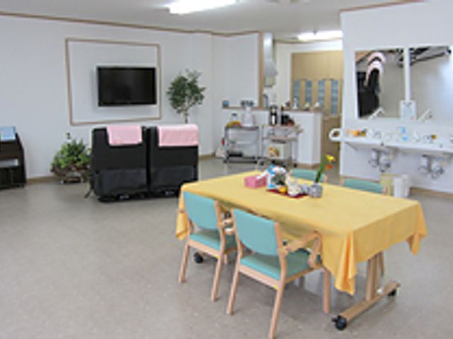 ゆったりしたダイニングルーム ダイニングルーム ゆったりとしたスペースがあるダイニングルームで、食事を楽しみながら交流できます。