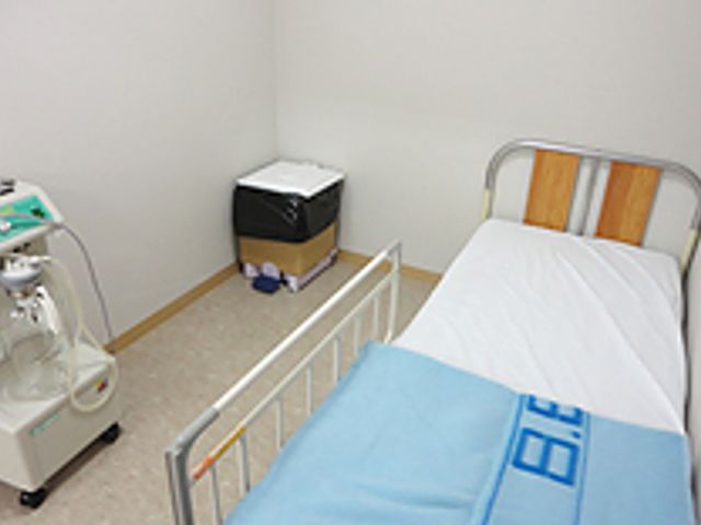 シンプルな居室 居室 シンプルで機能的なベッドが配置された室内です。落ち着いた環境で働くことができます。