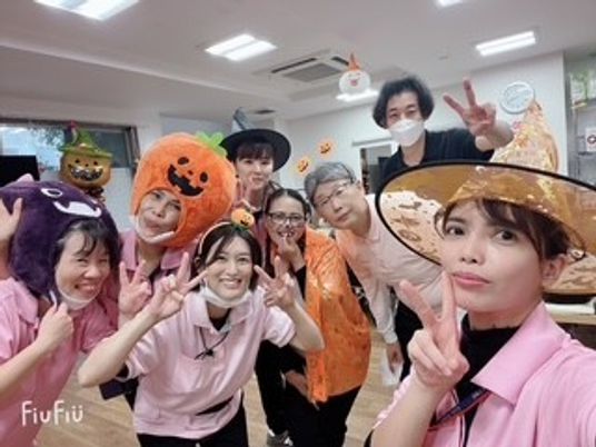 ハロウィンの仮装をしたスタッフ