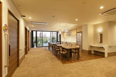 自然光が入るダイニングルーム