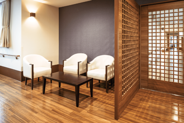 落ち着いた雰囲気の室内