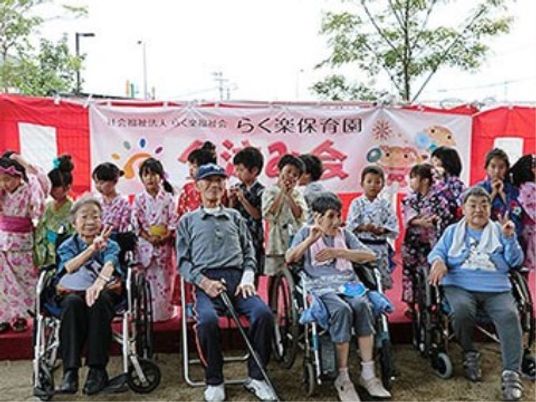 お祭りイベントの集合写真