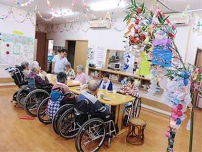 賑やかな共有スペース