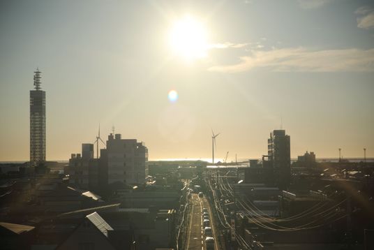 日の出の街並み