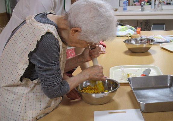 調理する利用者の様子