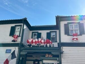 装飾のある建物外観  