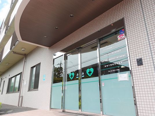 ガラス扉の入口  