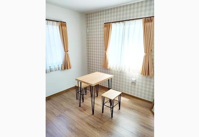 明るい光が差し込む居室