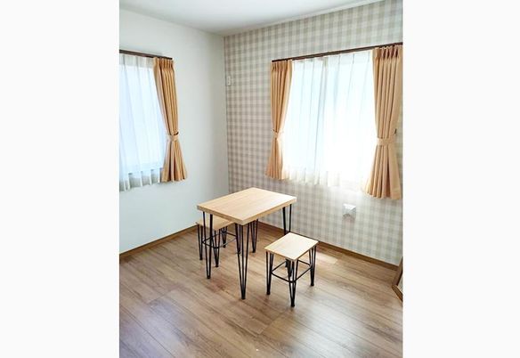 明るい光が差し込む居室