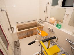 バリアフリーの浴室設備