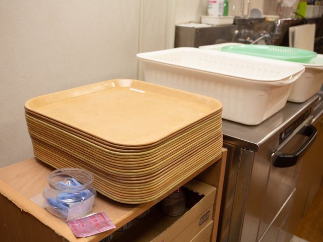 キッチンの調理器具 キッチン 清潔に保たれたキッチンで準備される食事は、利用者の健康を支える重要な役割を果たしています。