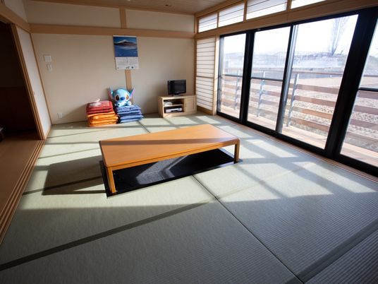 和室の明るい居室