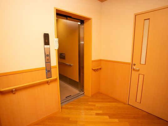 エレベーターの開口部