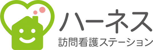 笑顔のロゴが特徴的な看板