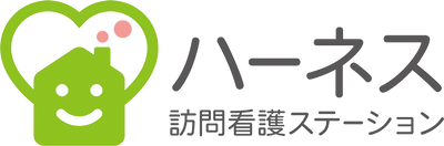 笑顔のロゴが特徴的な看板