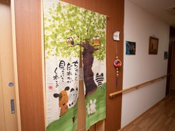 暖かな雰囲気の廊下