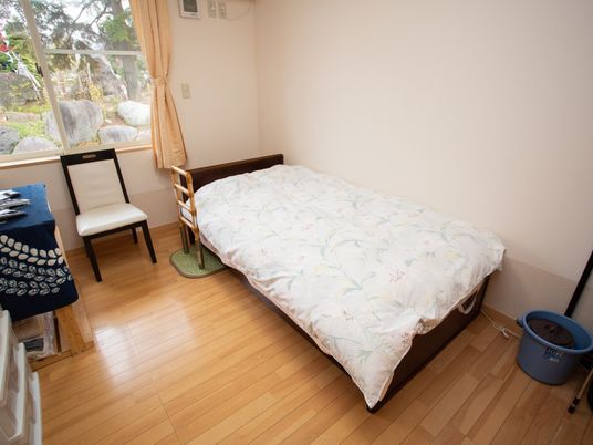 部屋とベッドの写真