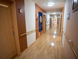 明るい廊下の様子