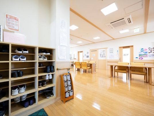 清潔で広々とした休憩室