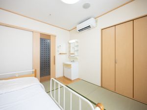 明るい和室の居室