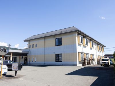 広い敷地がある建物外観