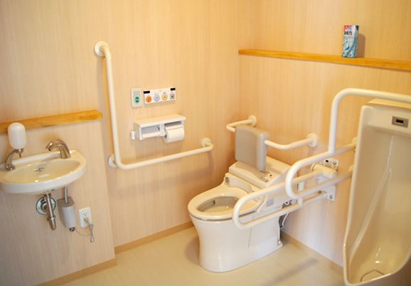 バリアフリー設計のトイレ