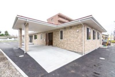 温かい雰囲気の建物外観