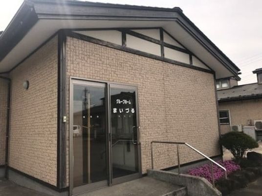 建物正面の出入口  