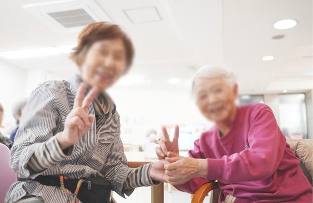 楽しそうな様子のラウンジ