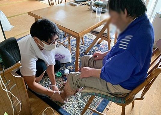 リビングでの介護風景