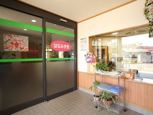 エントランスの自動ドア