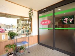 明るいエントランス風景