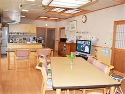 暖かみのある食堂の様子