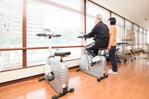 トレーニング器具がある室内
