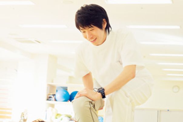 足のリハビリを行う様子