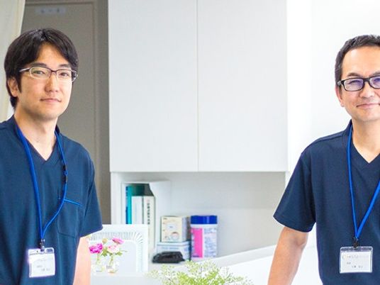 スタッフ2人の受付  