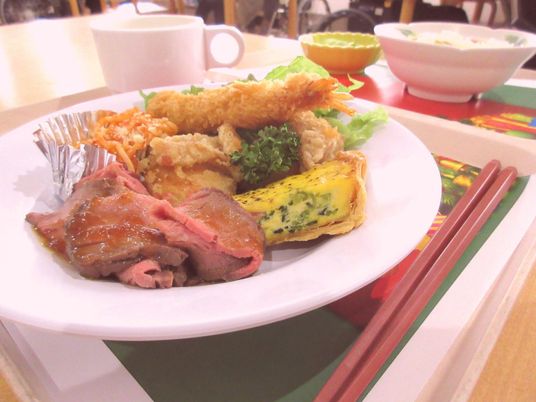 色とりどりの料理