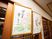 掲示物と和風の扉
