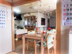 明るい食堂の一角
