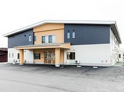 広々としたモダンな建物