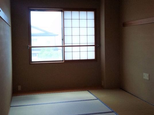 シンプルな和室の居室