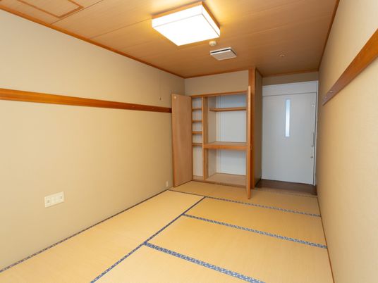 明るく広々とした和室