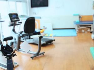機能訓練室の運動器具  