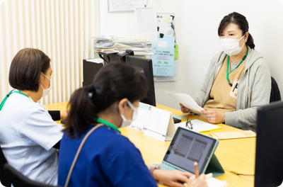 スタッフによる会議の様子
