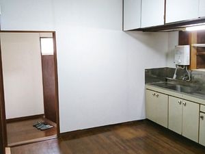 木床の居室キッチン  