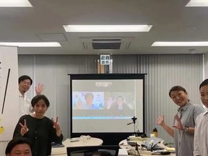 スタッフが集う会議室  